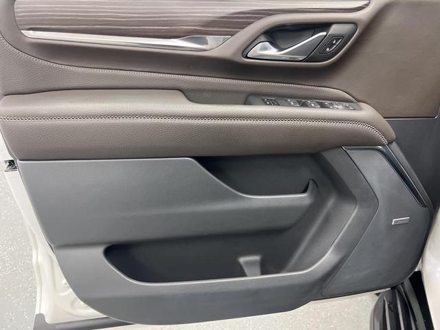 Photo of 2022 White Frost Tricoat GMC Yukon XL