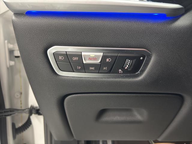Photo of 2022 Mineral White Metallic BMW X7