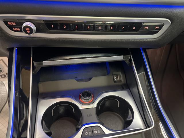 Photo of 2022 Mineral White Metallic BMW X7
