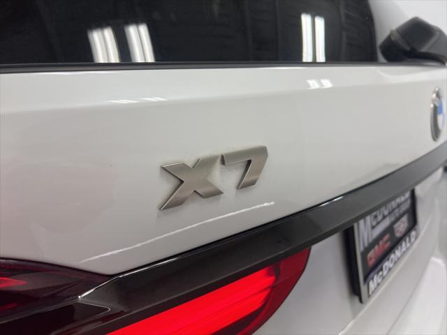 Photo of 2022 Mineral White Metallic BMW X7