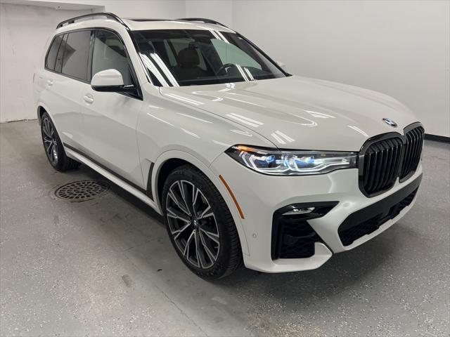 Photo of 2022 Mineral White Metallic BMW X7