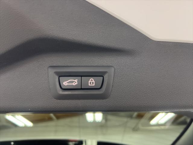 Photo of 2022 Mineral White Metallic BMW X7