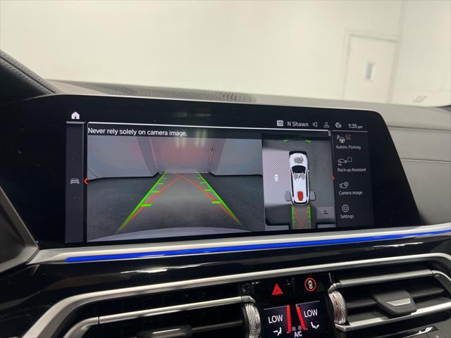 Photo of 2022 Mineral White Metallic BMW X7