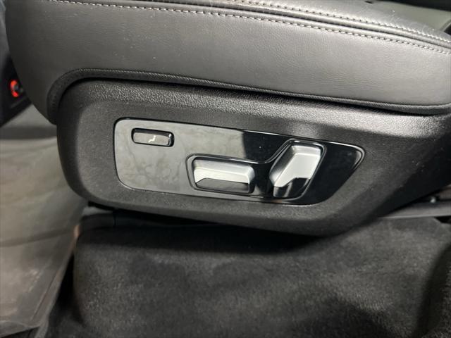 Photo of 2022 Mineral White Metallic BMW X7