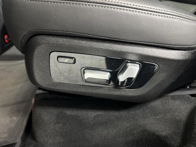 Photo of 2022 Mineral White Metallic BMW X7