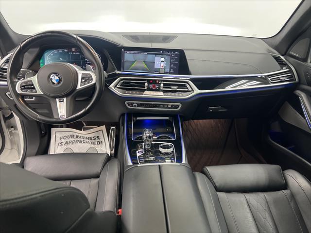 Photo of 2022 Mineral White Metallic BMW X7