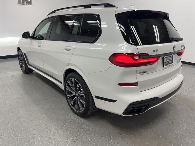 Photo of 2022 Mineral White Metallic BMW X7