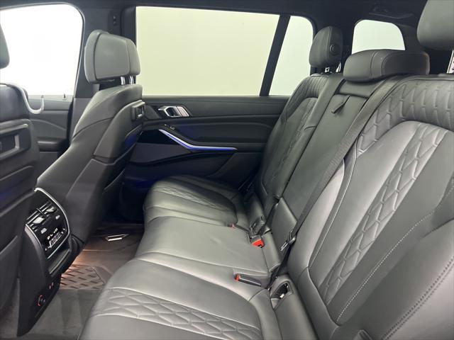Photo of 2022 Mineral White Metallic BMW X7
