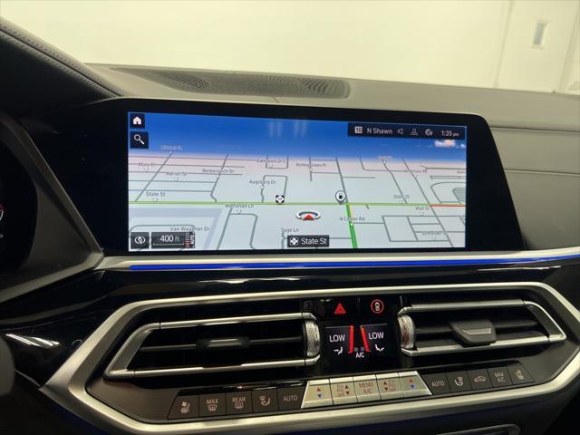Photo of 2022 Mineral White Metallic BMW X7