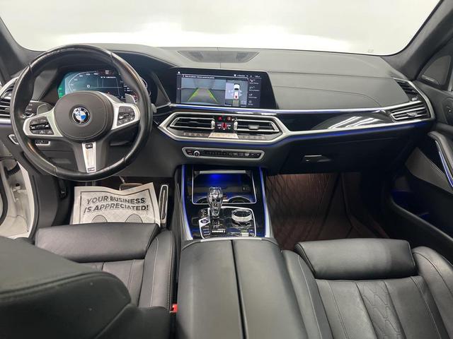 Photo of 2022 Mineral White Metallic BMW X7