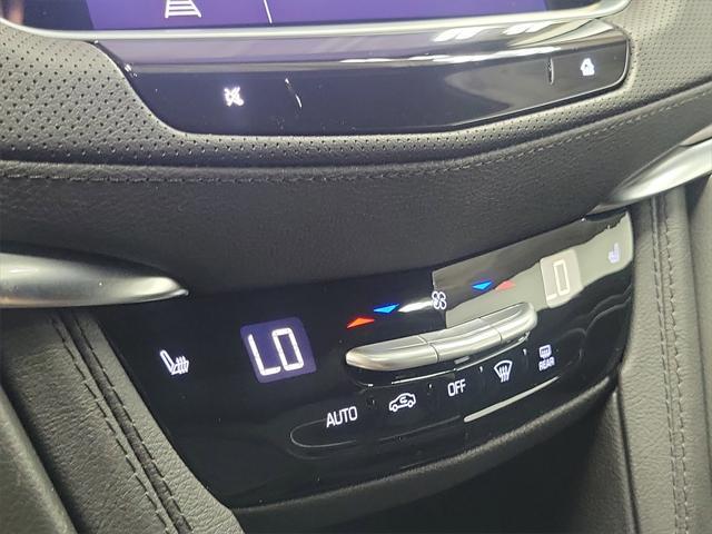 Photo of 2025 Black Metallic Cadillac XT5