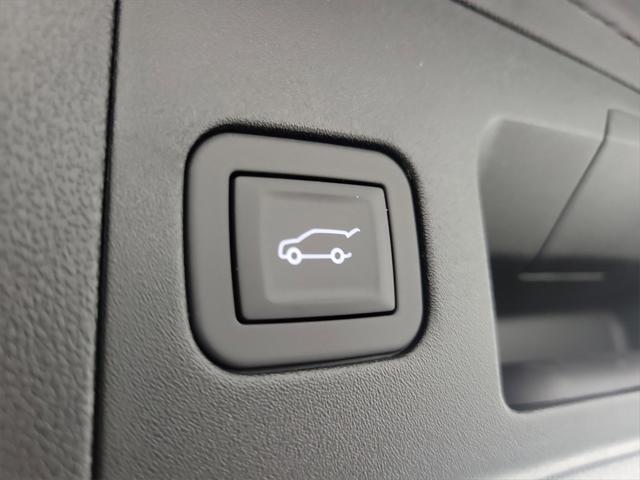 Photo of 2025 Black Metallic Cadillac XT5