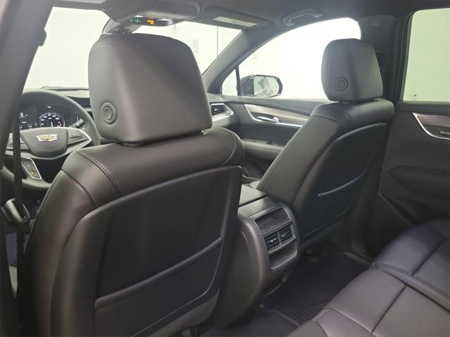 Photo of 2025 Black Metallic Cadillac XT5