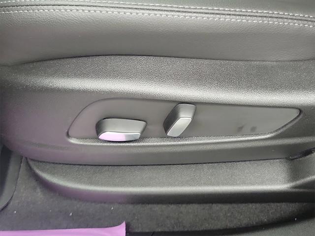 Photo of 2025 Black Metallic Cadillac XT5