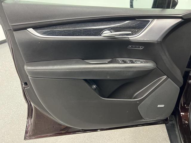 Photo of 2021 Burgundy Cadillac XT5