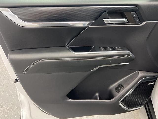 Photo of 2024 Summit White GMC Acadia