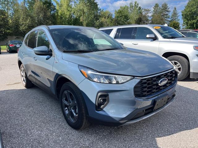 Photo of 2025 Vapor Blue Ford Escape
