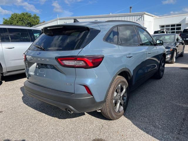 Photo of 2025 Vapor Blue Ford Escape