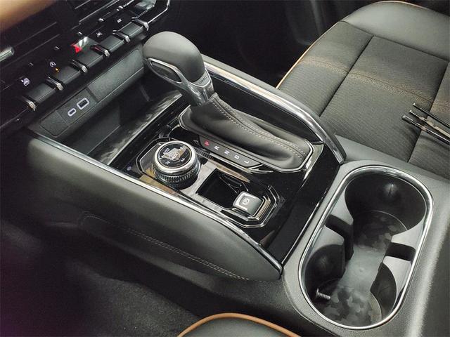 Photo of 2025 Summit White GMC Canyon