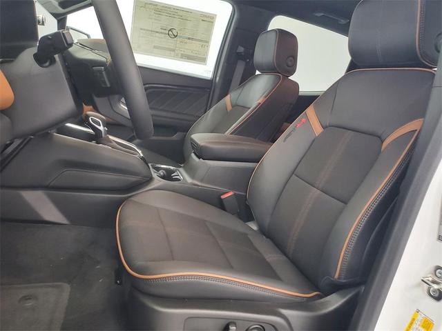 Photo of 2025 Summit White GMC Canyon
