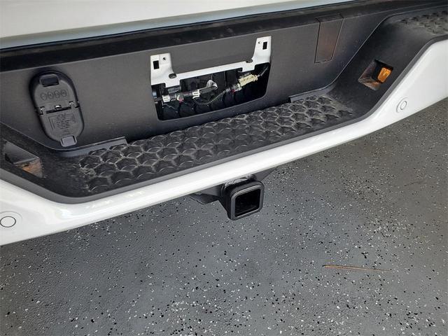 Photo of 2025 Summit White GMC Canyon