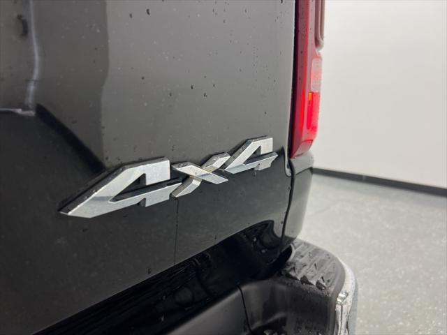 Photo of 2021 Diamond Black Crystal Pearlcoat RAM 1500