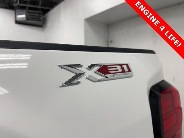 Photo of 2023 Summit White GMC Sierra 2500