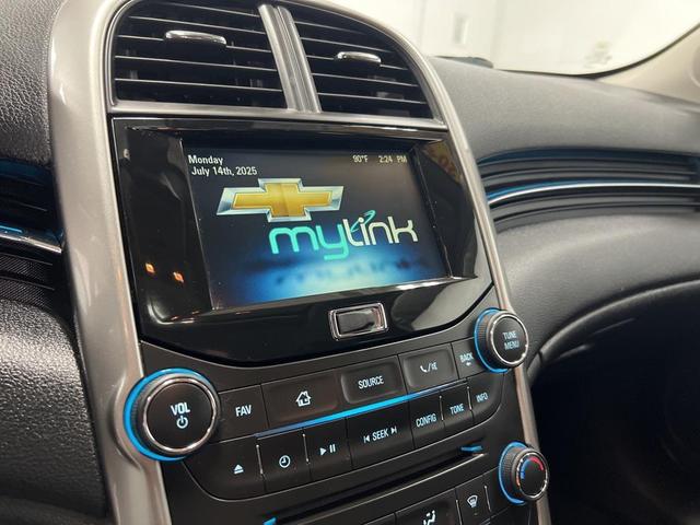 Photo of 2015 Butte Red Metallic Chevrolet Malibu
