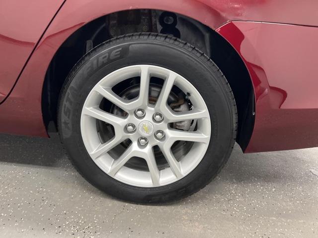 Photo of 2015 Butte Red Metallic Chevrolet Malibu