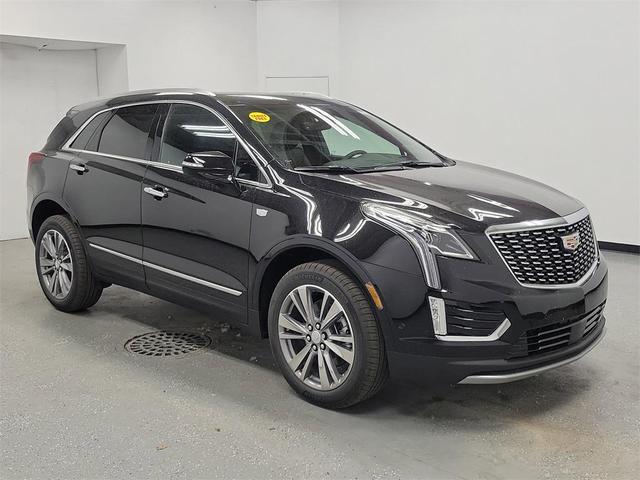 Photo of 2025 Stellar Black Metallic Cadillac XT5