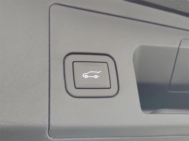 Photo of 2025 Stellar Black Metallic Cadillac XT5