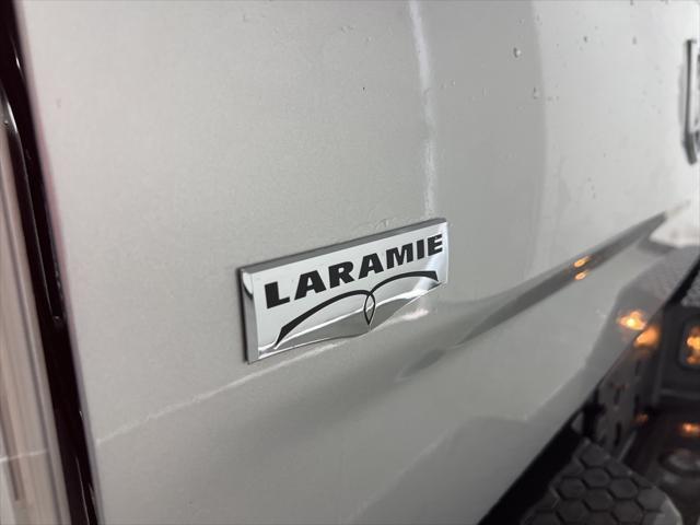 Photo of 2017 Bright Silver Metallic Clearcoat RAM 1500