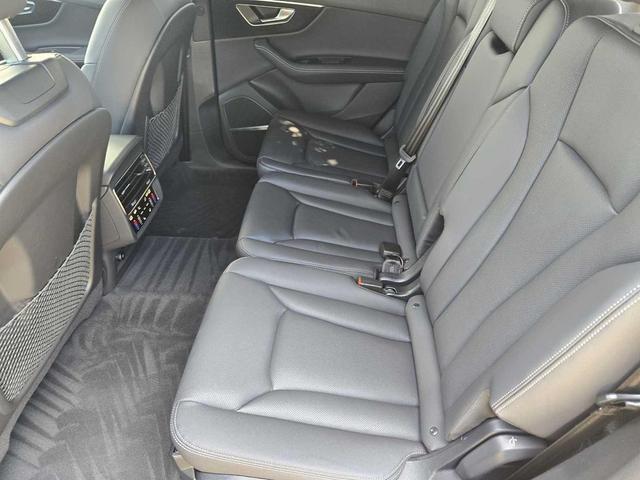 Photo of 2025 Samurai Gray Metallic Audi Q7