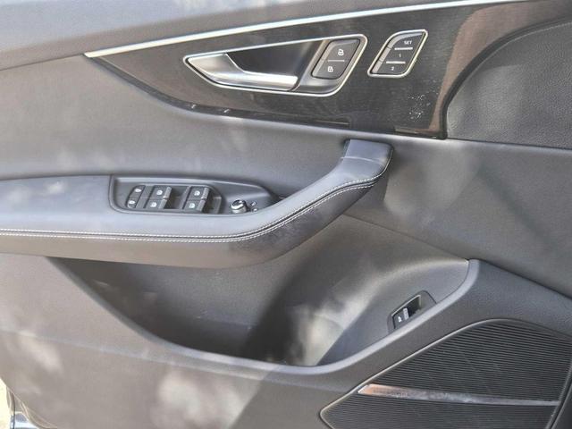 Photo of 2025 Samurai Gray Metallic Audi Q7
