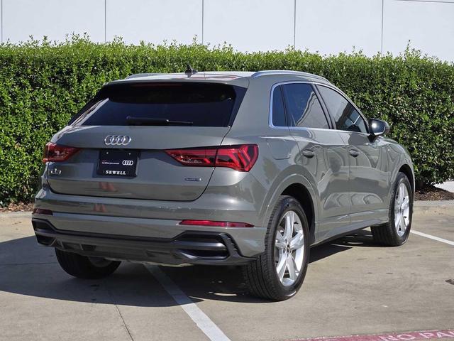 Photo of 2022 Chronos Gray Metallic Audi Q3