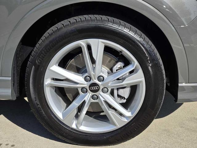 Photo of 2022 Chronos Gray Metallic Audi Q3