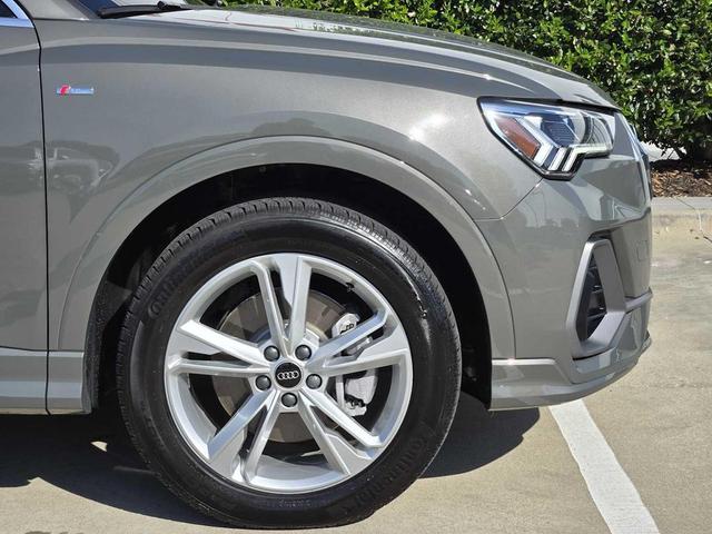 Photo of 2022 Chronos Gray Metallic Audi Q3
