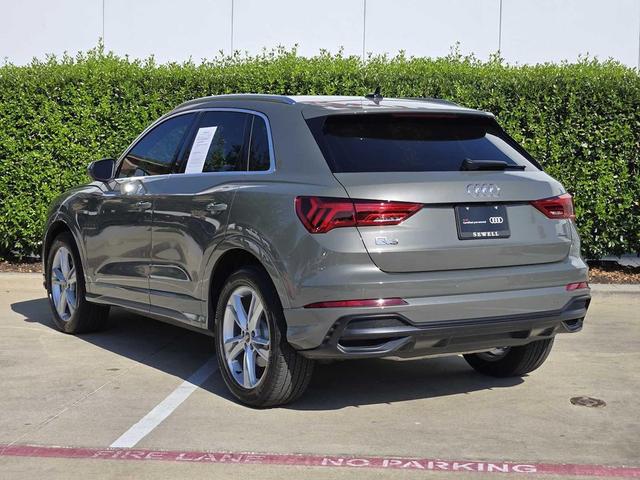 Photo of 2022 Chronos Gray Metallic Audi Q3
