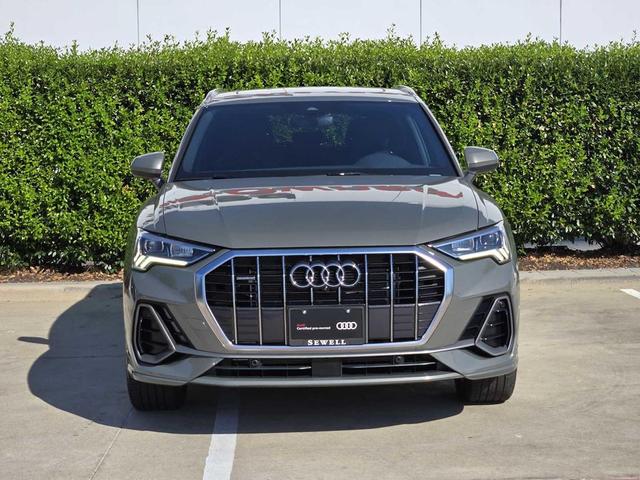 Photo of 2022 Chronos Gray Metallic Audi Q3