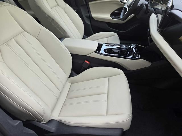 Photo of 2025 GLACIER WHITE Audi A6 e-tron