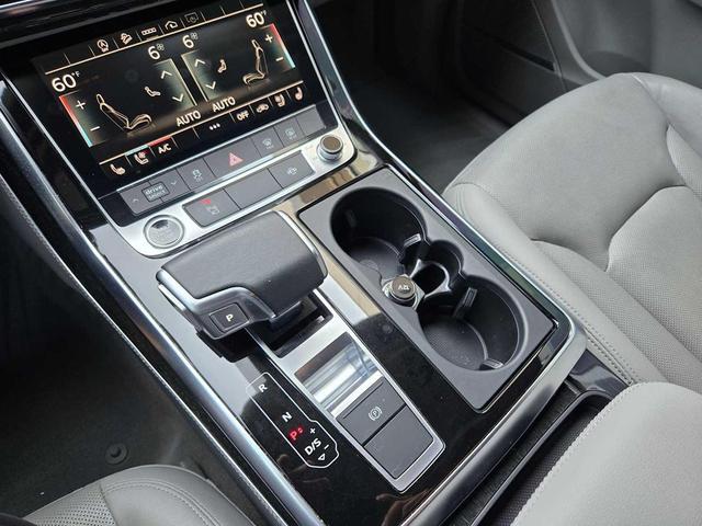 Photo of 2022 Florett Silver Metallic Audi Q7