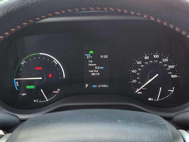 Photo of 2022 White Toyota Sienna