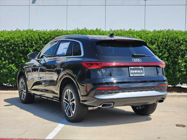 Photo of 2025 MYTHOS BLACK Audi Q5