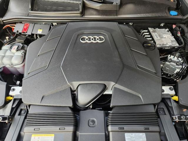Photo of 2025 SAMURAI GRAY Audi Q8