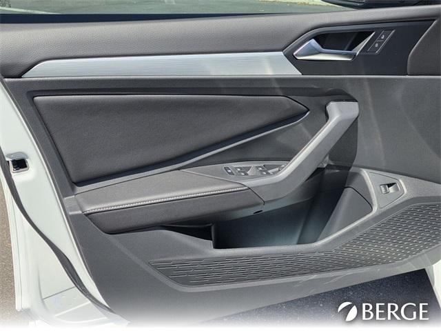 Photo of 2025 Pure White Volkswagen Jetta