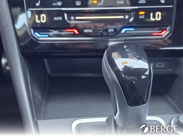 Photo of 2025 Pure White Volkswagen Jetta