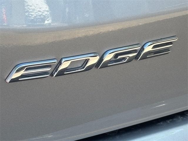 Photo of 2020 Silver Ford Edge