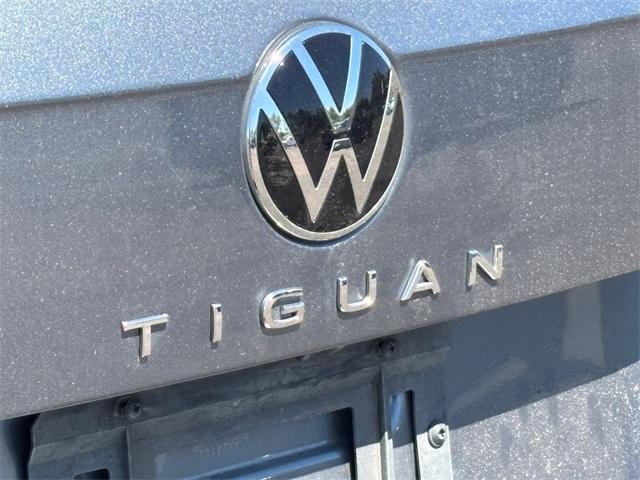 Photo of 2023 Platinum Gray Metallic Volkswagen Tiguan