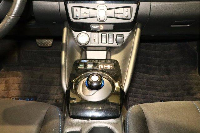 Photo of 2022 Gun Metallic Nissan Leaf