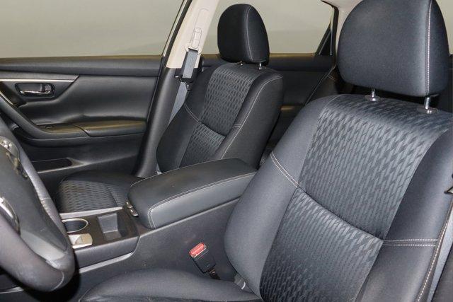 Photo of 2017 Brilliant Silver Nissan Altima